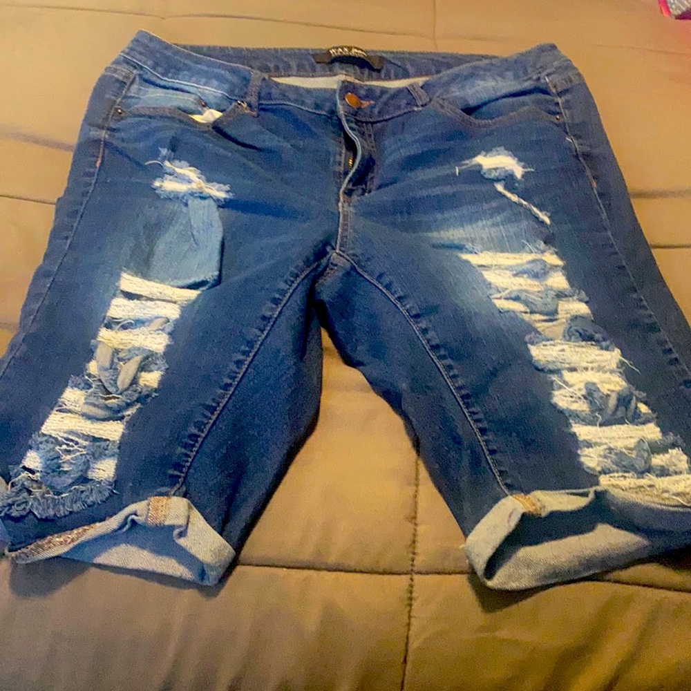 Knee shorts super cute !!